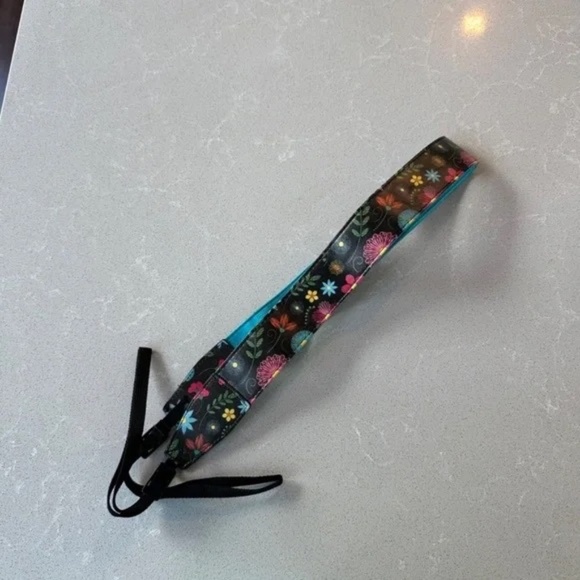 FujiFilm Instax Mini Floral Camera Strap - Picture 4 of 5